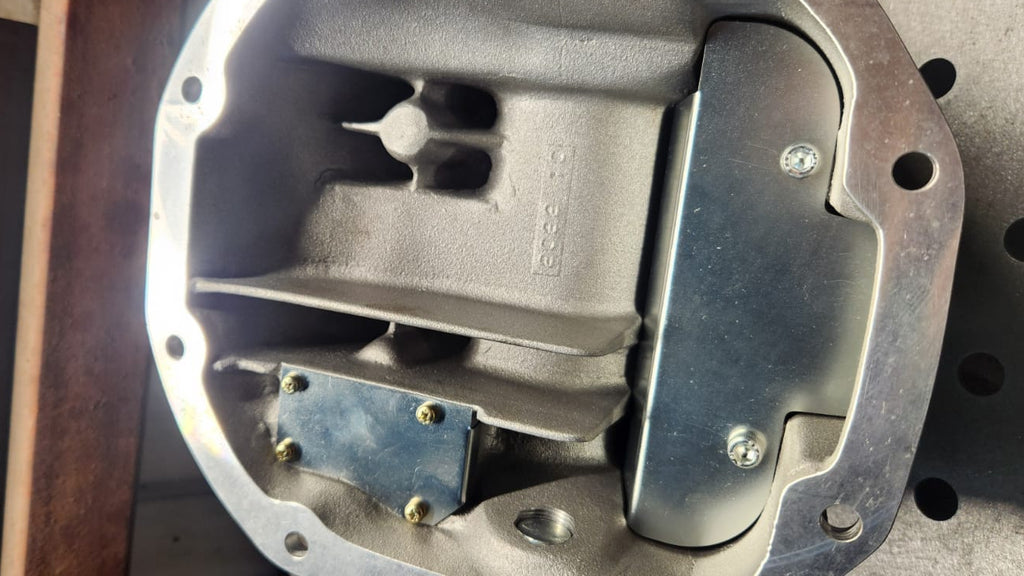 R200 Differential Cover - ESCORT